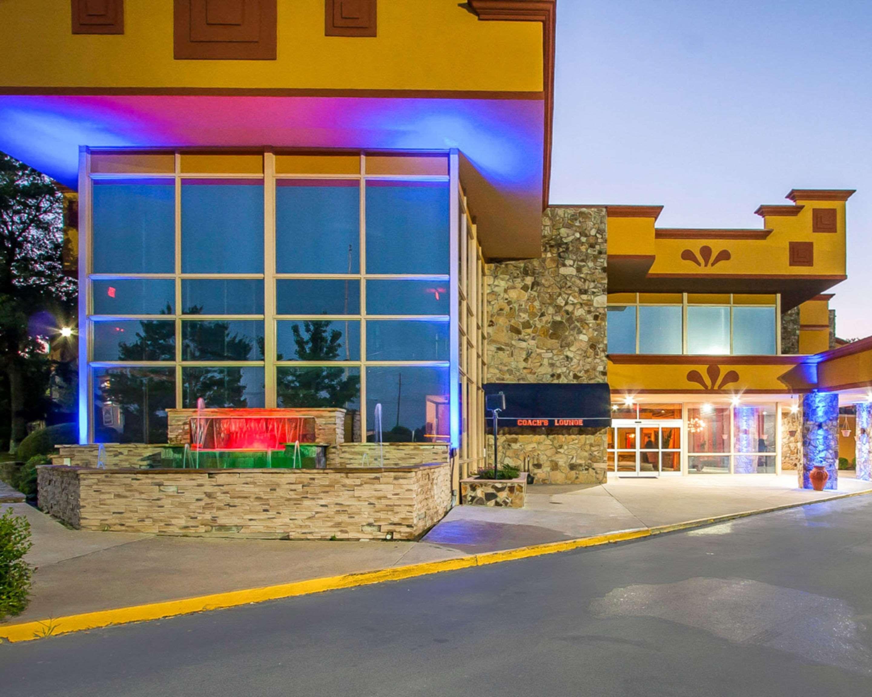 Clarion Inn & Suites University Center Auburn Exterior foto
