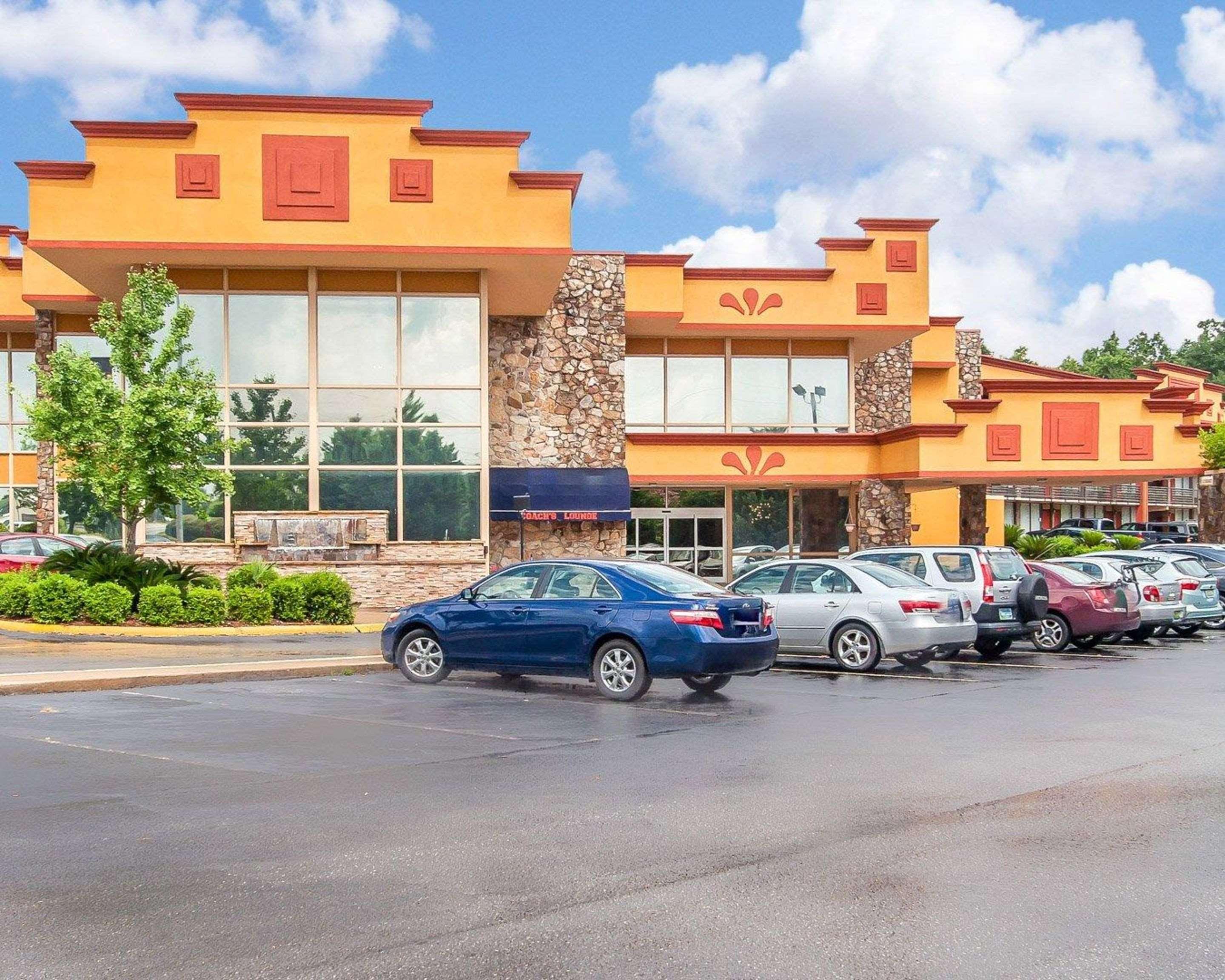 Clarion Inn & Suites University Center Auburn Exterior foto